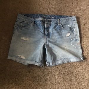 American Eagle light wash shorts
